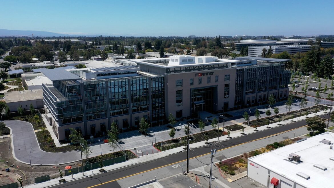 Fortinet espande il Secure Networking con FortiOS 8.0